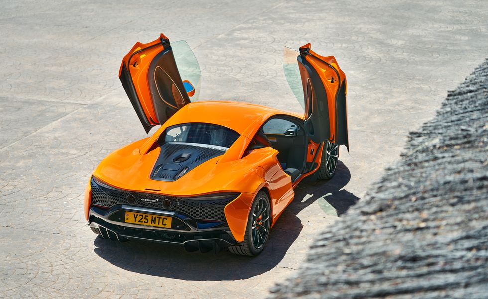 2023 mclaren artura