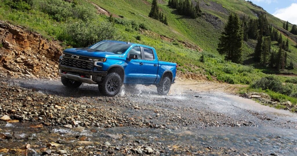 2024 Chevy Silverado, GMC Sierra full-size pickups get engine updates