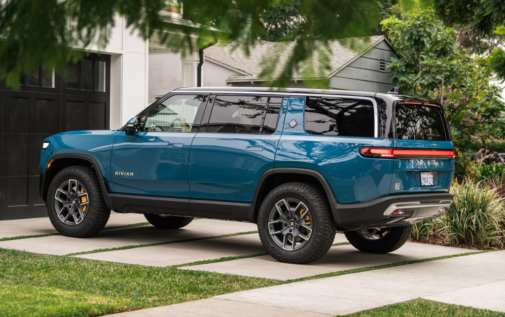 2022 Rivian R1S