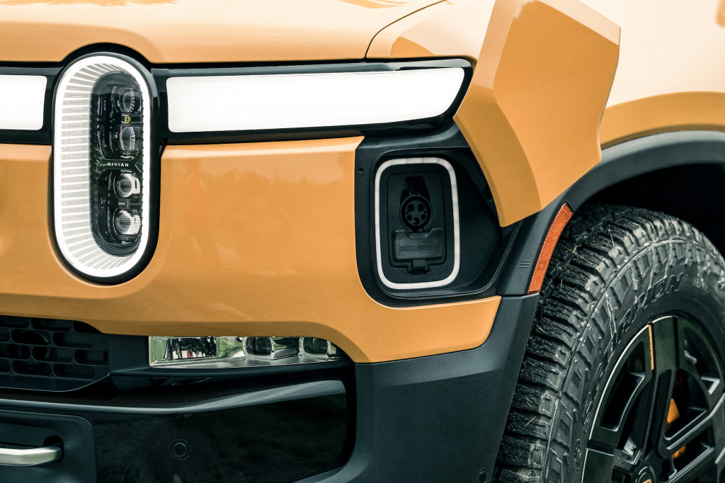 2023 Rivian R1S