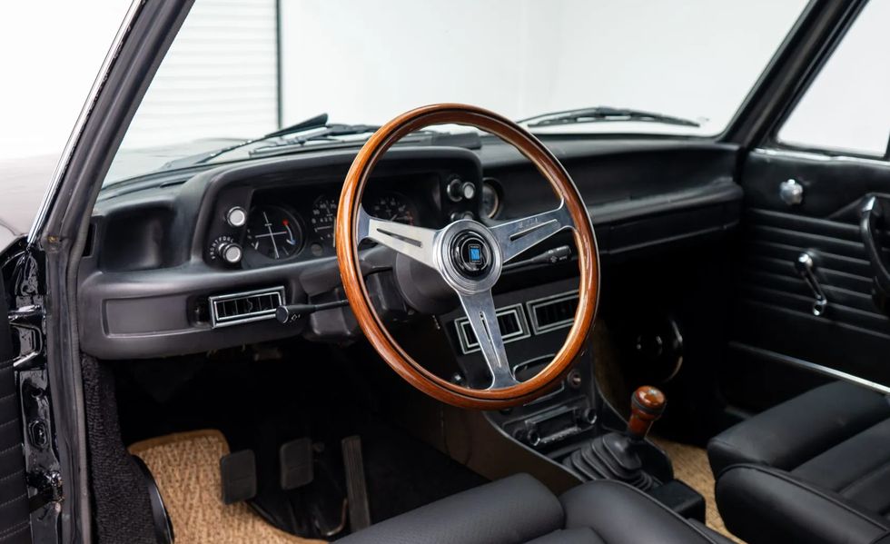 1974 bmw 2002tii 5speed interior dash