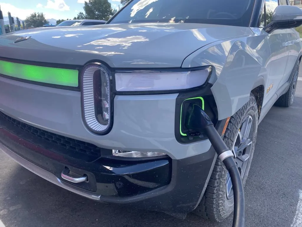 2023 Rivian R1S