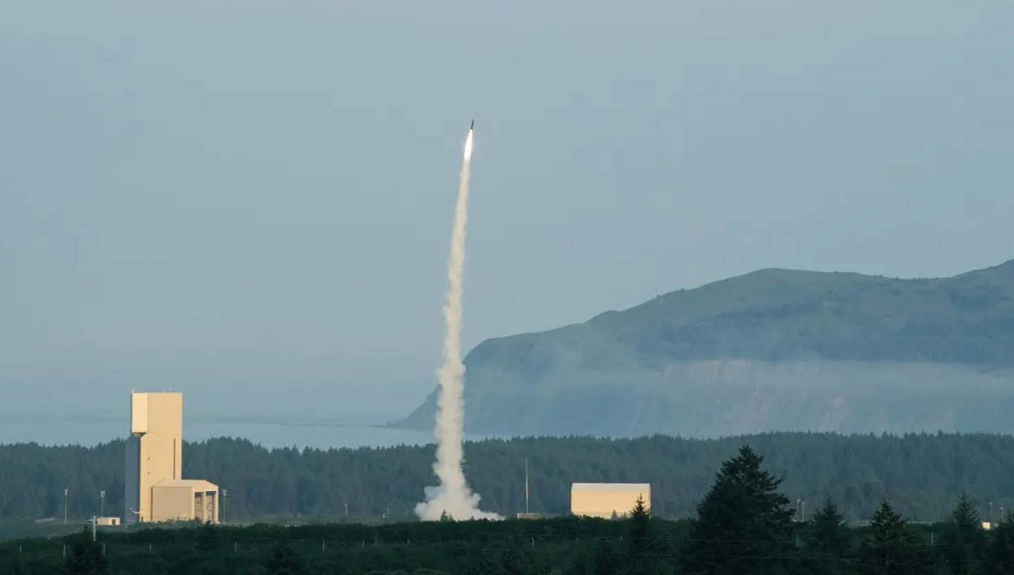 An Arrow 3 interceptor blasts off from the Pacific Spaceport Complex-Alaska (PSCA) in Kodiak, Alaska during a series of tests in July 2019. <em>MDA/IMDO</em>