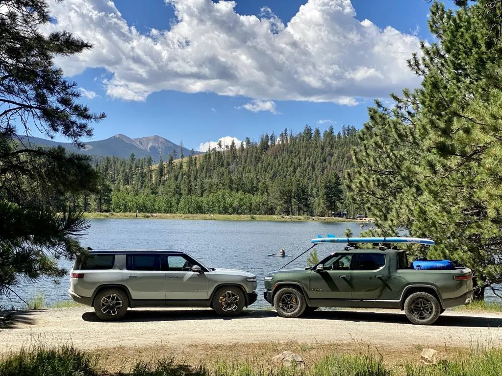 Rivian R1T, green, vs. Rivian R1S, silver