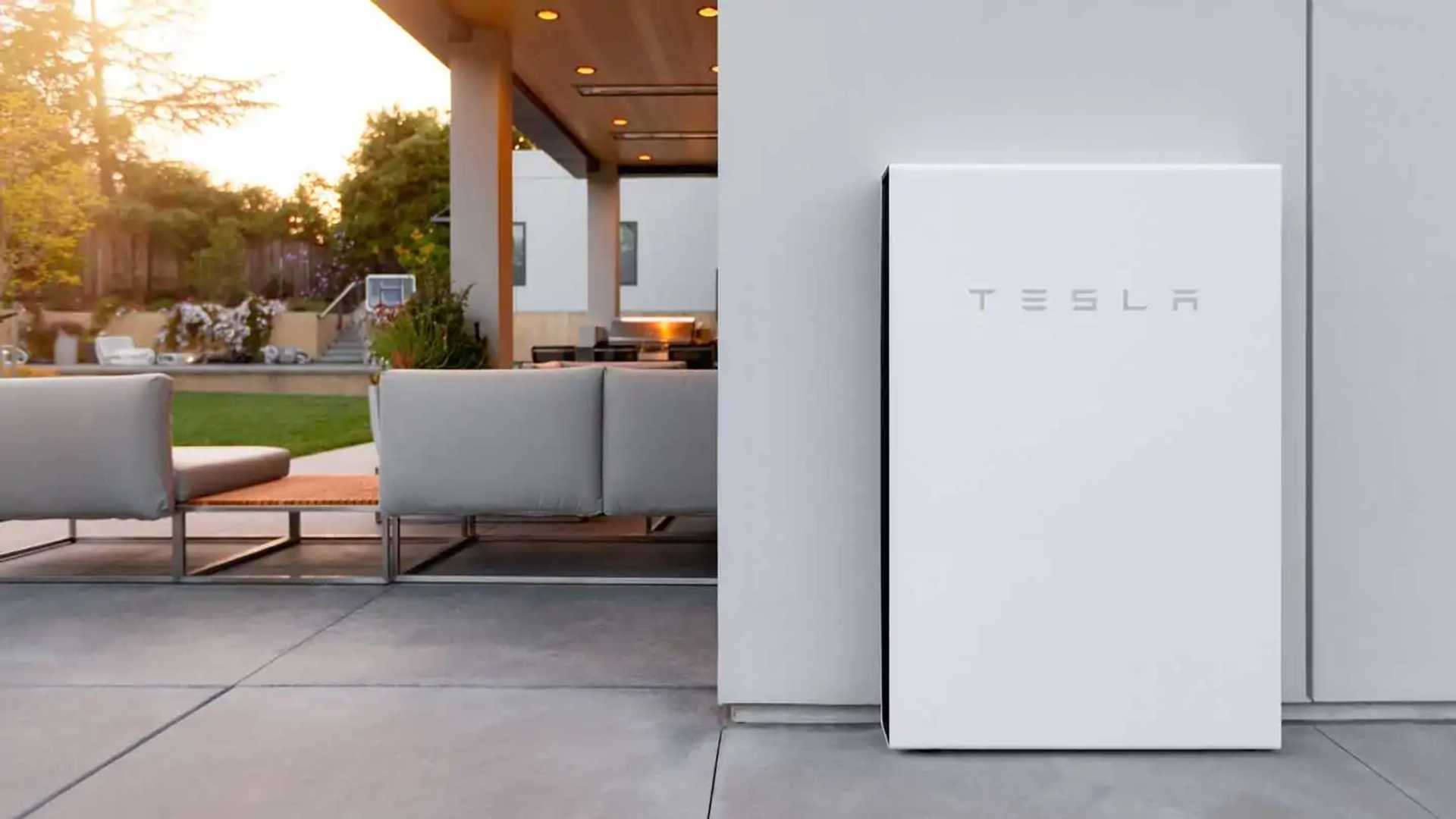 Tesla Powerwalls And Starlink Aid Hawaii's Wildfire-Hit Communities