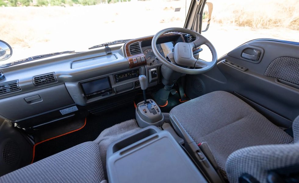 1996 isuzu elf camper interior dash