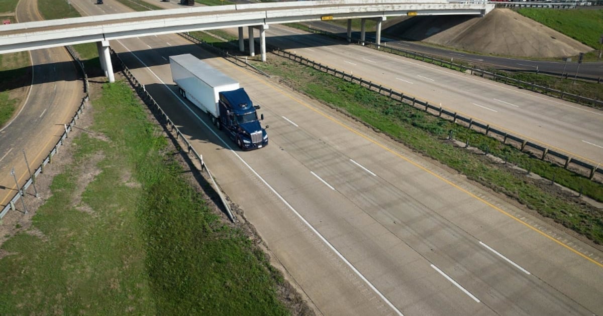 In labor snub, California governor vetoes bill that would have limited self-driving trucks