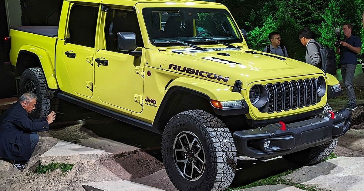 Jeep Gladiator gets new grille, bigger touchscreen for 2024