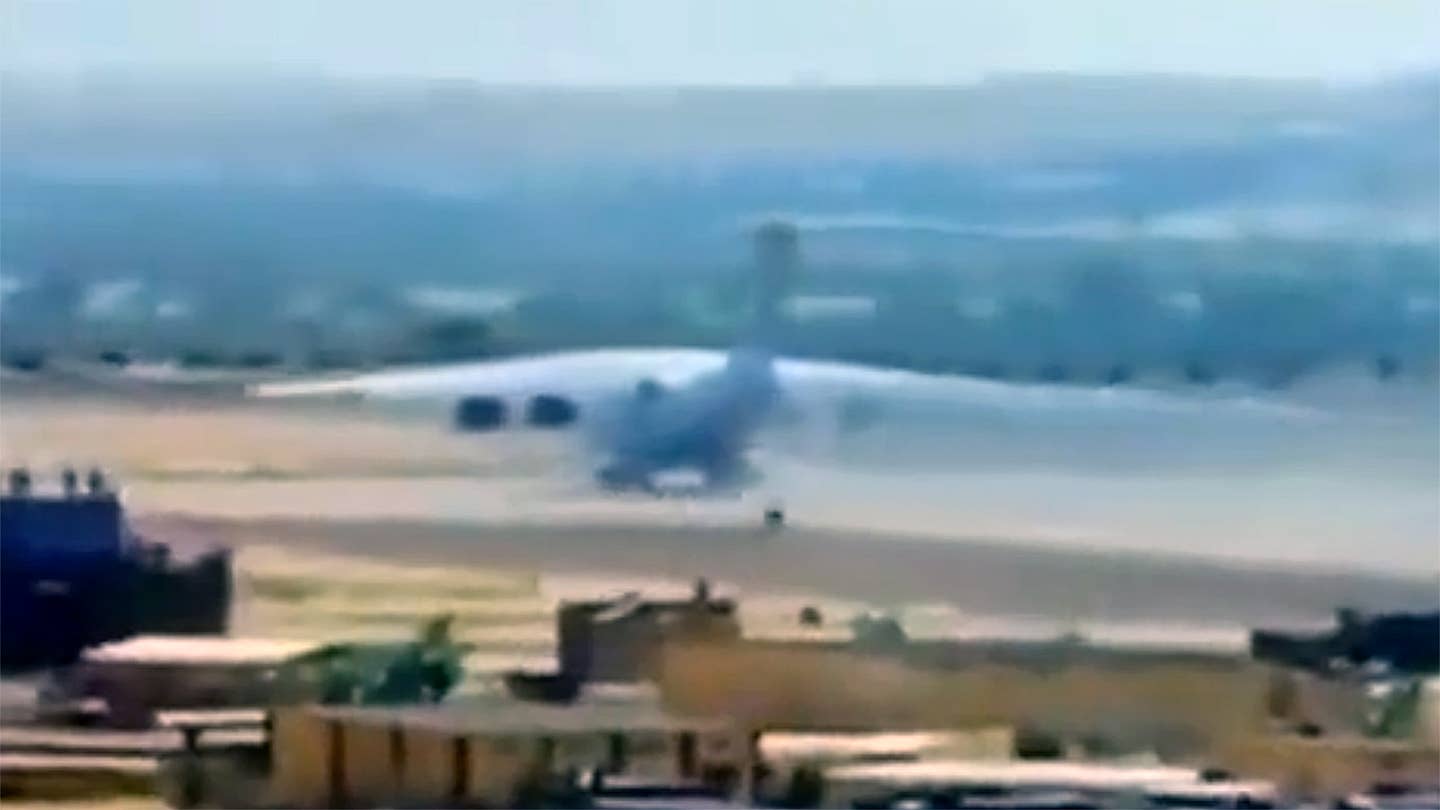 Il-76 Cargo Jet’s Disastrous Landing In Mali Captured On Video