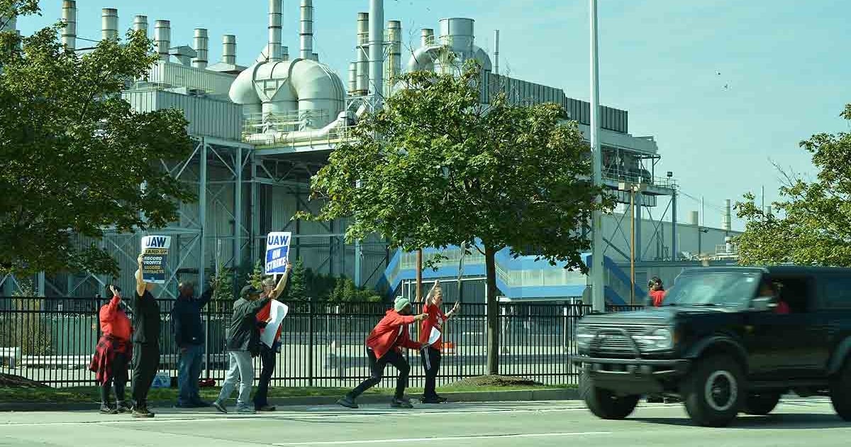 GM, Ford say UAW strike to affect other U.S. plants