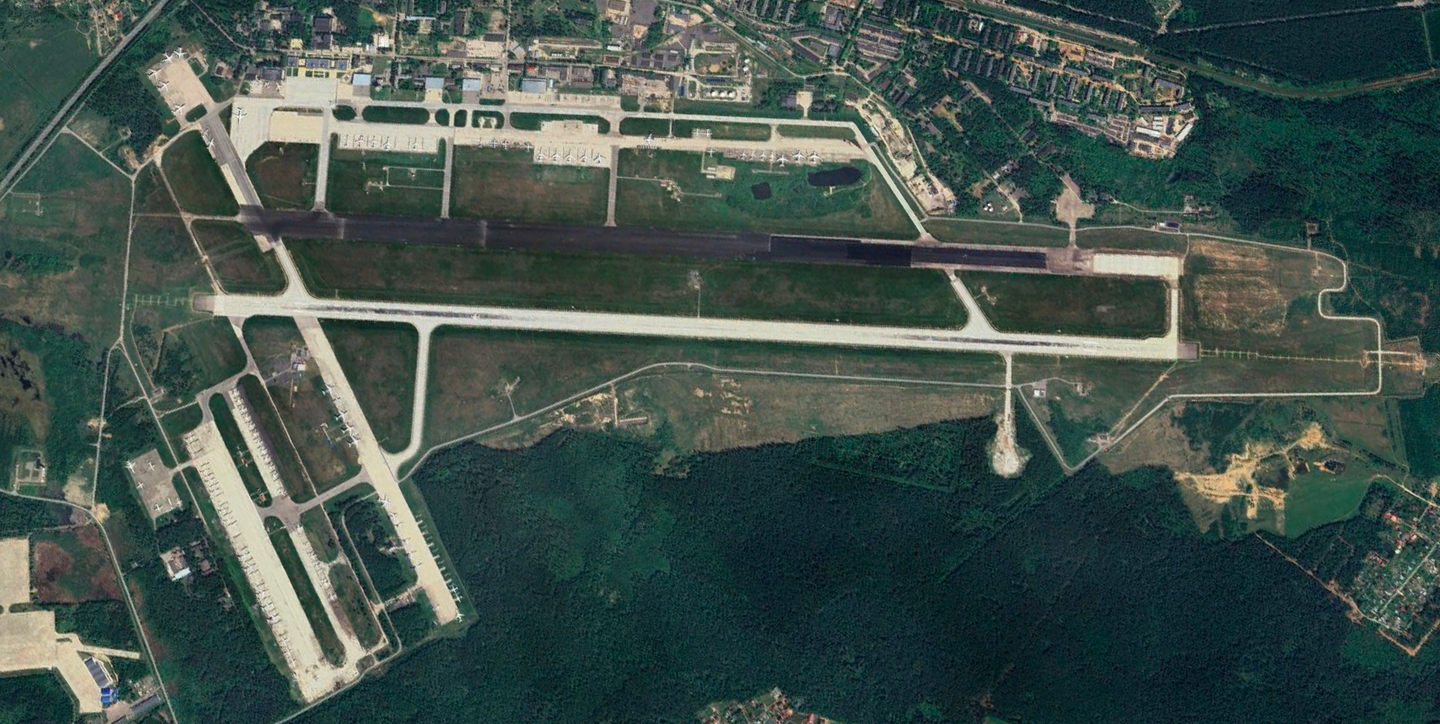 A satellite view Chkalovsky, a military airbase near Shchyolkovo, Moscow Oblast, Russia. <em>Google Earth</em>