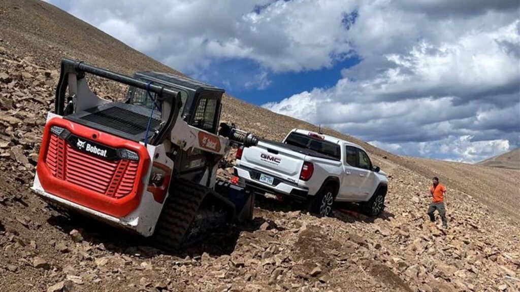 GMC Canyon Stuck on a Hiking Trail at 14,000 Feet in Colorado Has Been Recovered