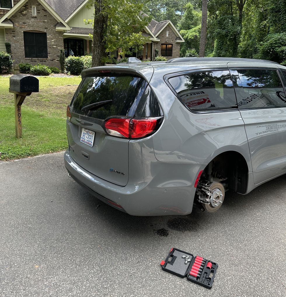 Ezra Dyer: I Tried Mobile Tire Installation, and It Rules