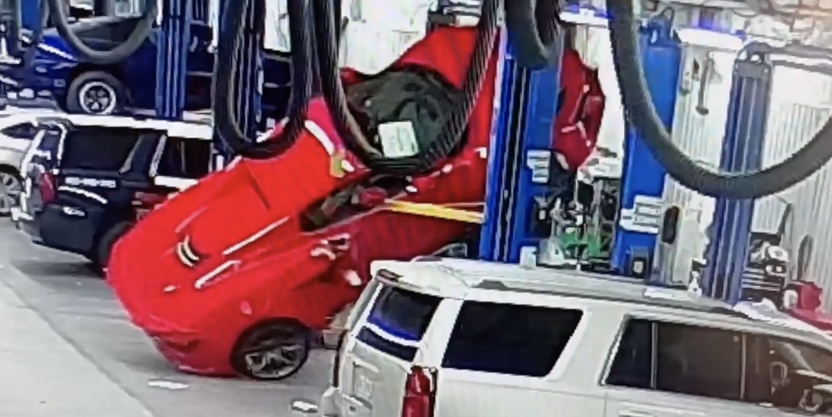 Watch a Corvette Z06 Take a Tumble off Service Lift at Dealership