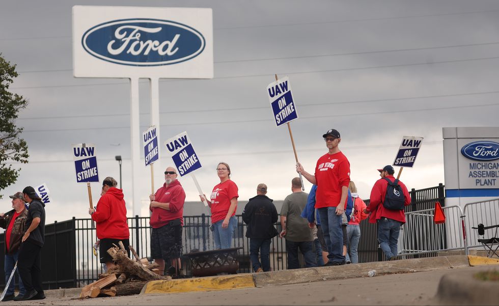 united auto workers continue to strike against big three automakers