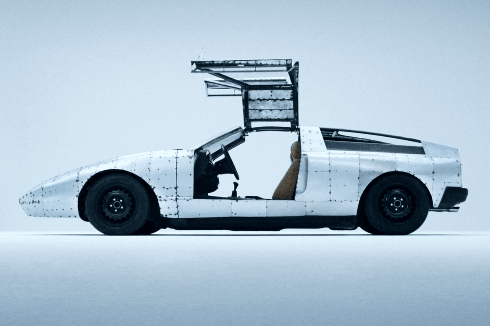 Mercedes-Benz 190E Goes Back To The Future With C 111 Art Car