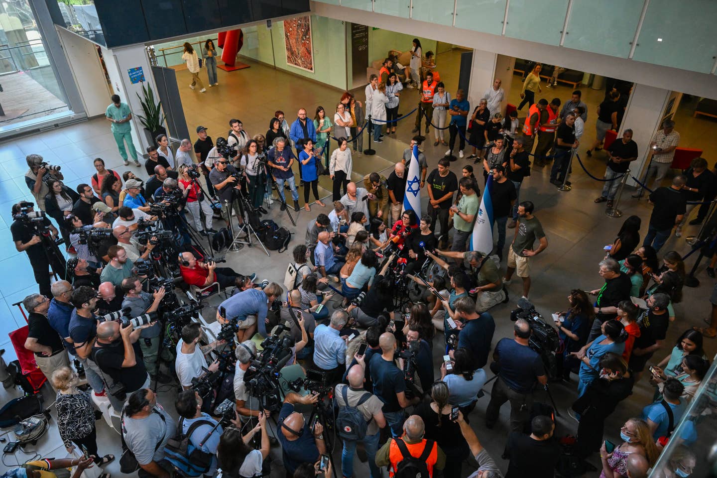 TEL AVIV, ISRAEL - OCTOBER 24: Members of the media surround Yocheved Lifshitz (C) alongside her daughter Sharone Lifschitz (L) during a press conference at Ichilov Hospital after she was released by Hamas last night. (Photo by Alexi J. Rosenfeld/Getty Images)