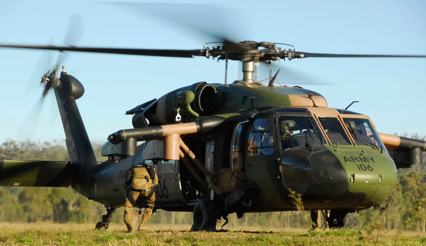 An Australian Army S-70A-9 Black Hawk preparing to lift off at Shoalwater Bay Training Area during exercise Talisman Saber 07. <em>COMMONWEALTH OF AUSTRALIA, DEPARTMENT OF DEFENSE</em>