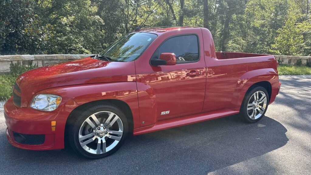 This Clean Chevy HHR SS Pickup Is the Weird Small Truck You’ve Been Missing