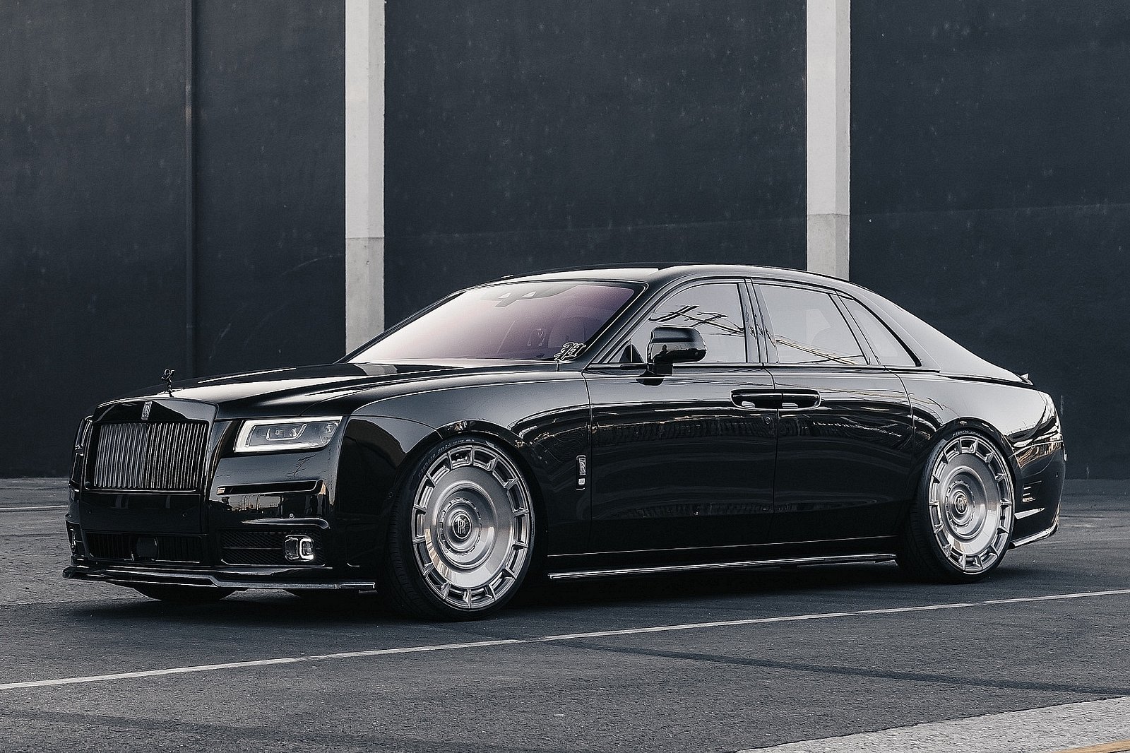 Rolls-Royce Ghost Gets Sinister Carbon-Fiber Transformation