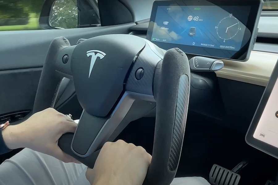 Tesla's Yoke Steering Wheel May Have Round Airbags And Vice Versa