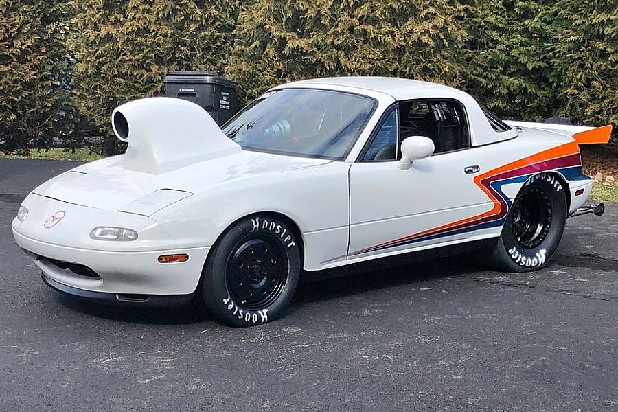 885-HP Mazda MX-5 Miata Dragster Houses A Chevy V8 Racing Engine