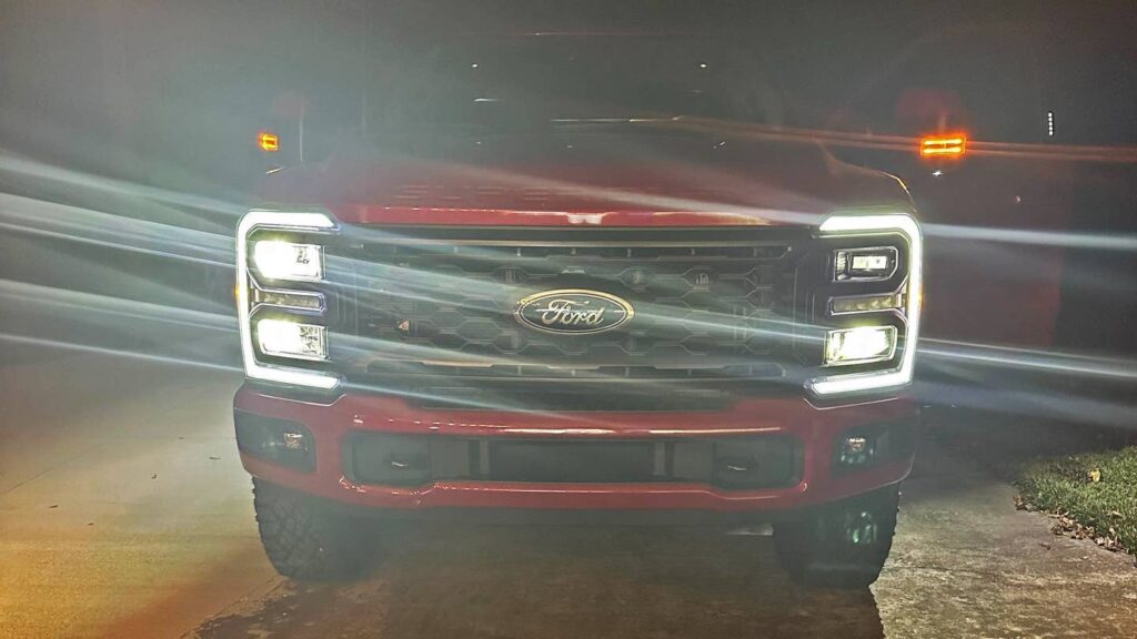 2023 Ford Super Duty Delivered to Owner With Mismatched Headlights