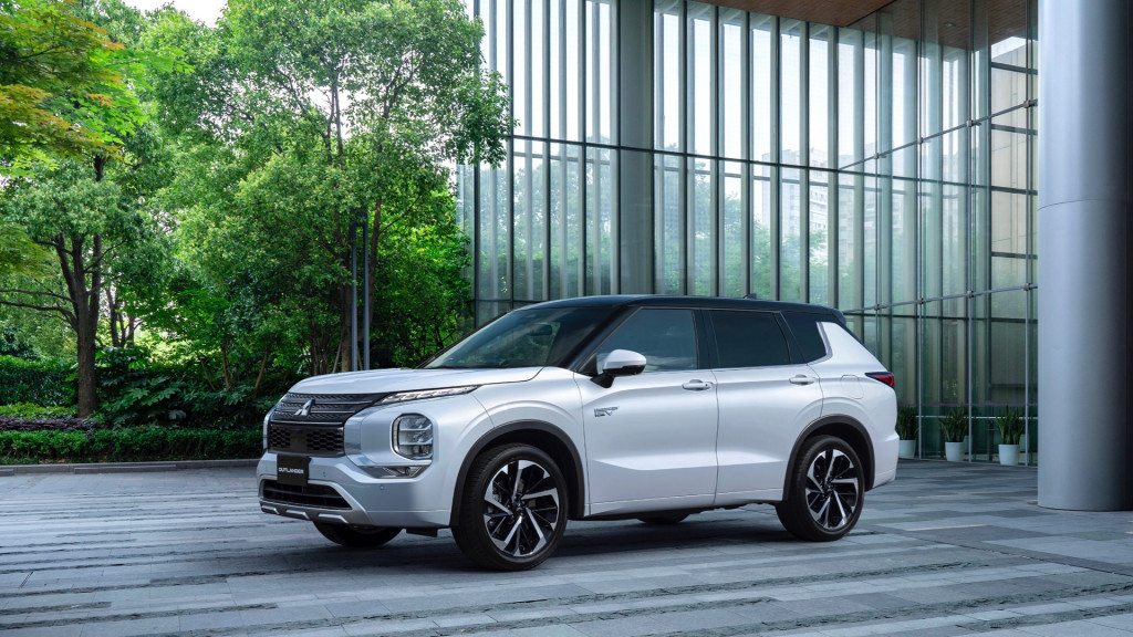 2023 Mitsubishi Outlander Plug-In Hybrid