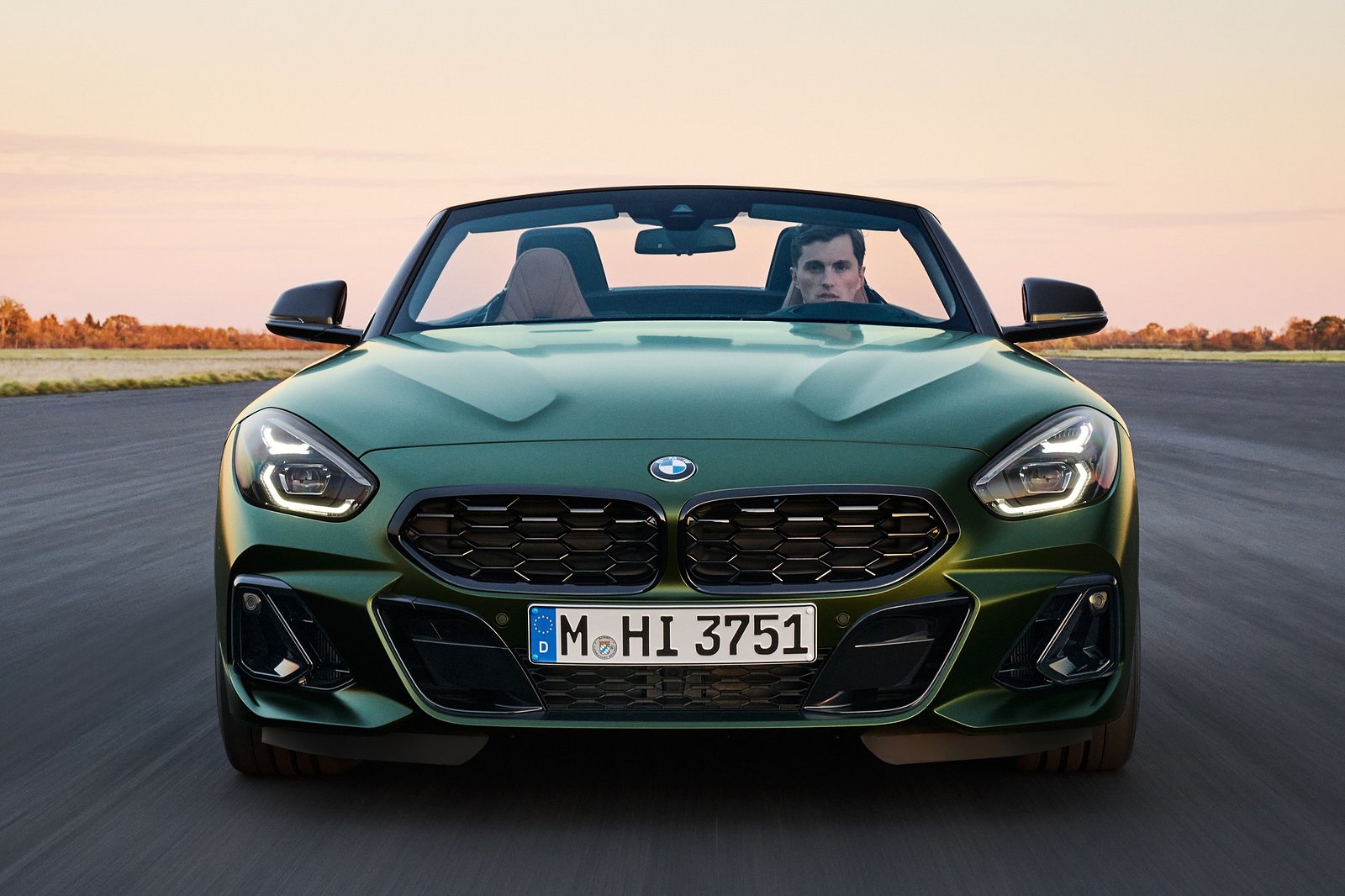 2025 BMW Z4 M40i Blasts Into Town With Six-Speed Manual Transmission