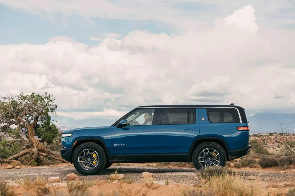 2024 Rivian R1S