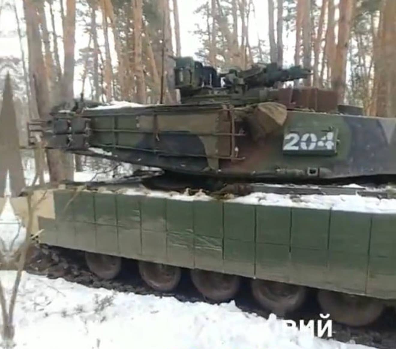 Explosive reactive tiles seen fixed to an M1A1 Abrams. <em>Unknown author/Twitter/X screencap</em>