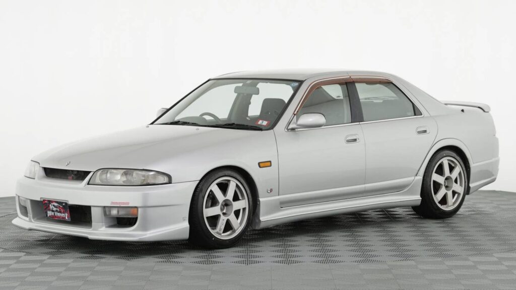 Nissan Skyline Impul R33-R For Sale Is a Rare JDM Sedan Tuned by a Racer