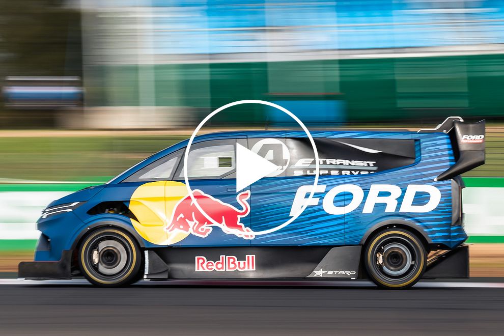 WATCH: Ford's 1,400-HP SuperVan Makes History At Mount Panorama Circuit