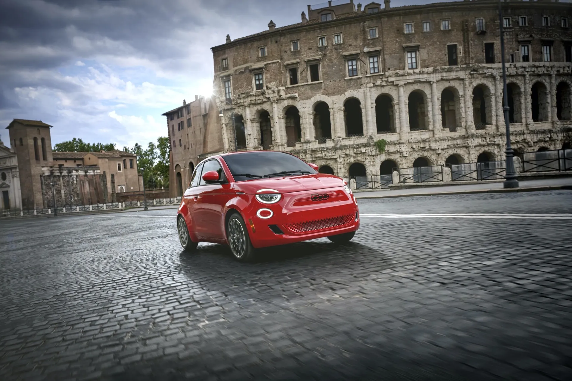 Fiat 500e in America, 2024 VW ID.4 pricing, Tesla Roadster tech: Today’s Car News