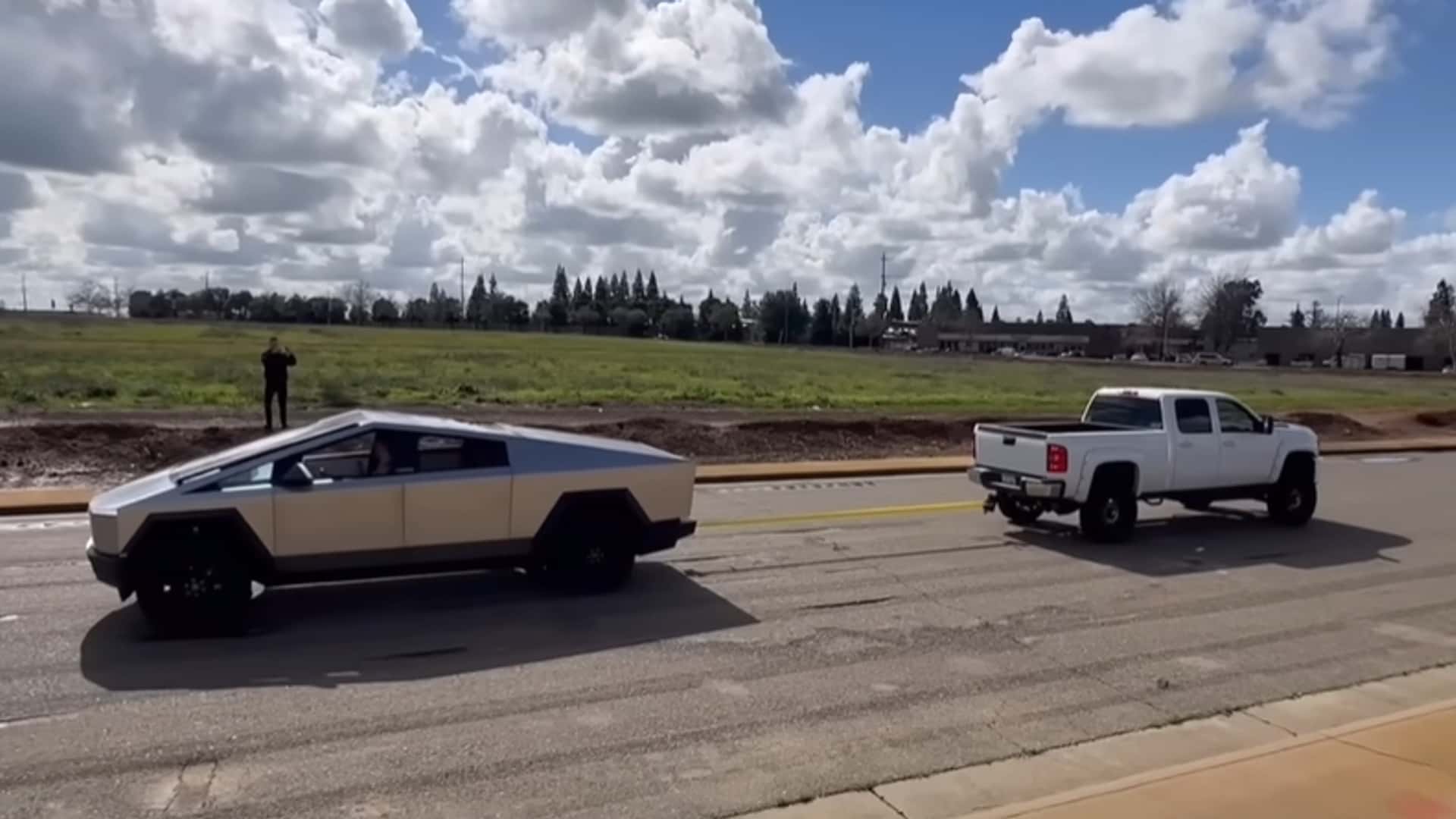 Tesla Cybertruck Cuts Power In Tug-Of-War Battle Against Diesel Chevy Silverado